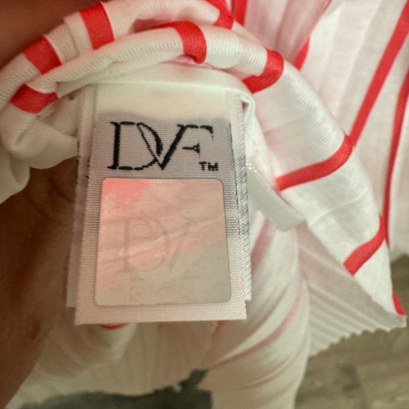 Diane Von Furstenburg 3/4 sleeve pleated Top - Picture 6 of 8